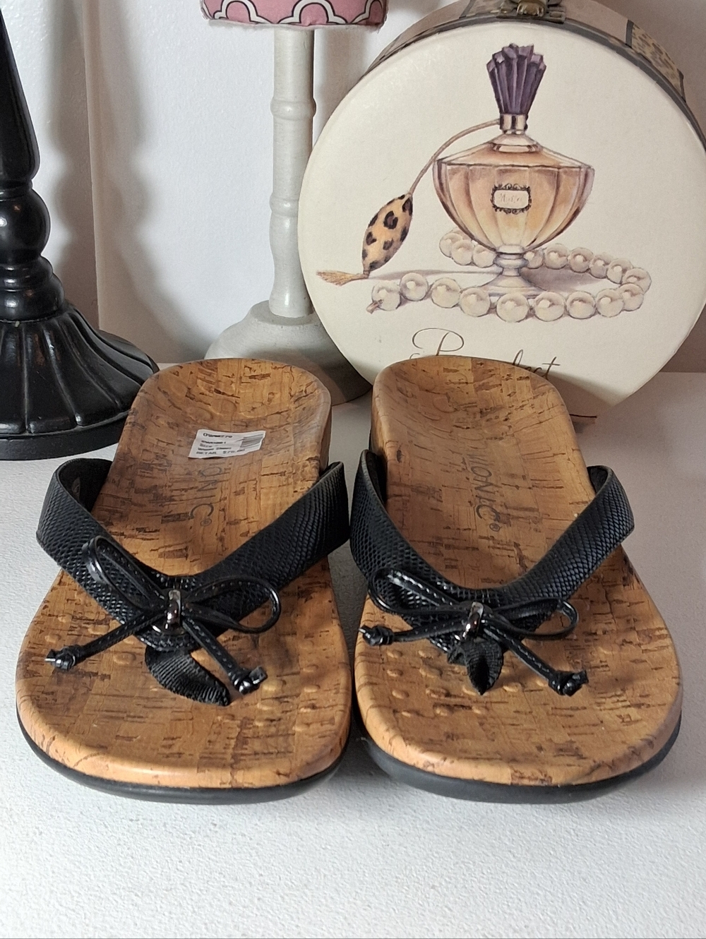 Vionic Black & Tan Thong Sandal Sz 7M NWT - Picture 3 of 8
